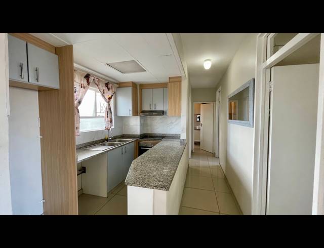 2.5 BEDROOM APARTMENT FOR SALE IN ESSENWOOD
